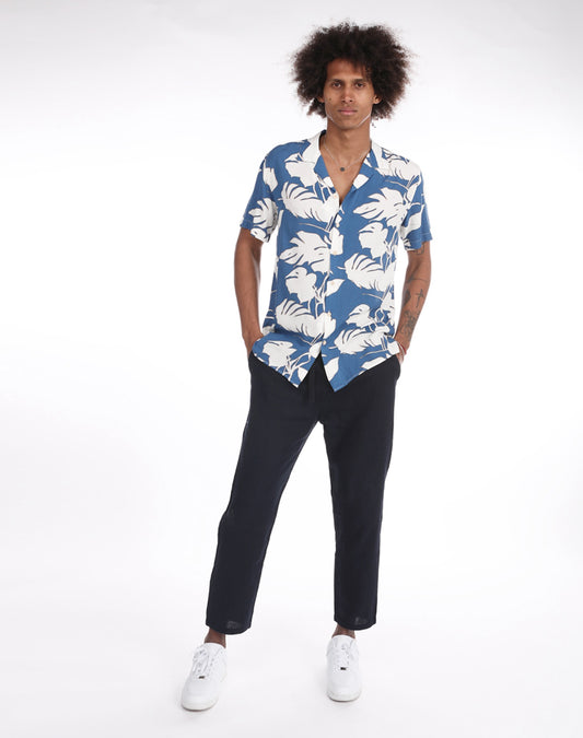 Camisa hawaiana de hojas azules