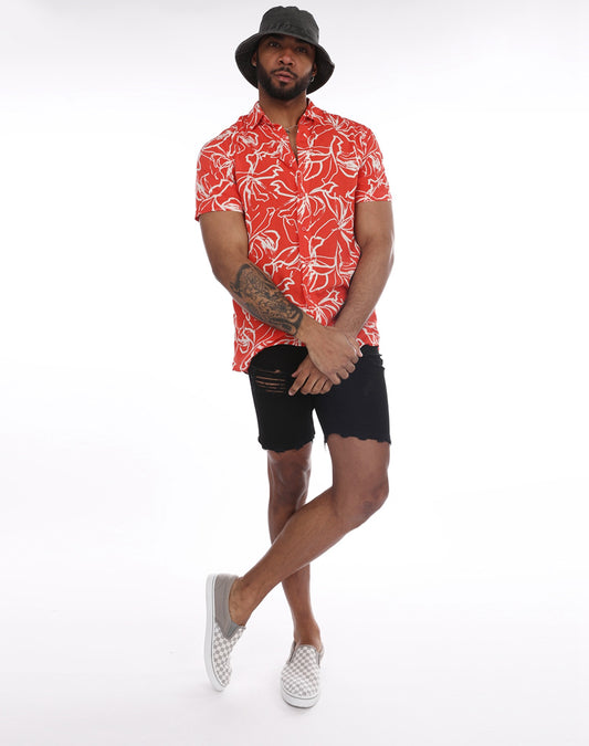 Camisa hawaiana roja con flores blancas