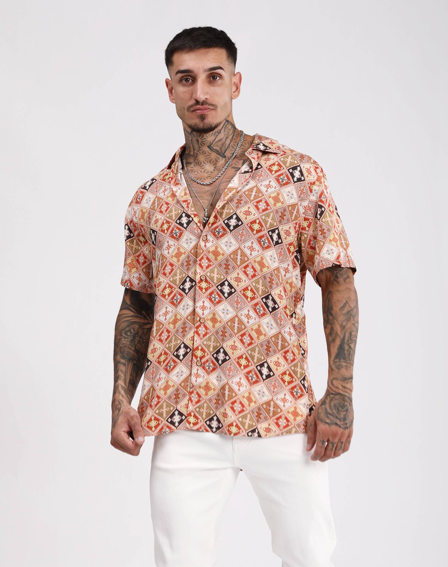 Camisa hawaiana con dibujos de rombo